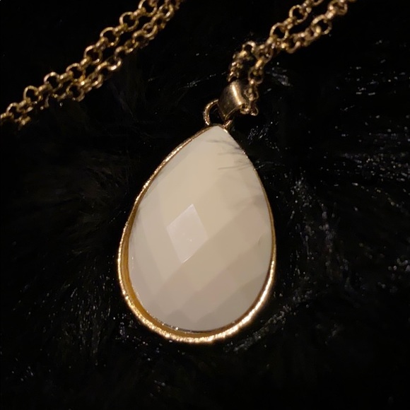 Faceted Tear Drop Earring and Necklace Set - Picture 6 of 8